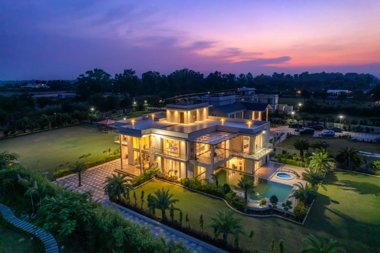 Stayvista At Blanc Belle With Outdoor Pool Sohna Exteriér fotografie